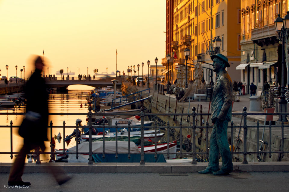 Trieste, Ponterosso Joyce (foto di Anja Cop)