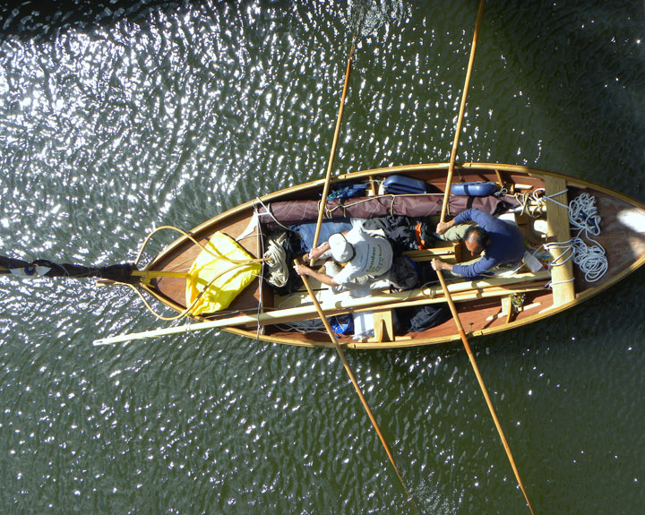 Due uomini in barca (foto di Martina Colombo)
