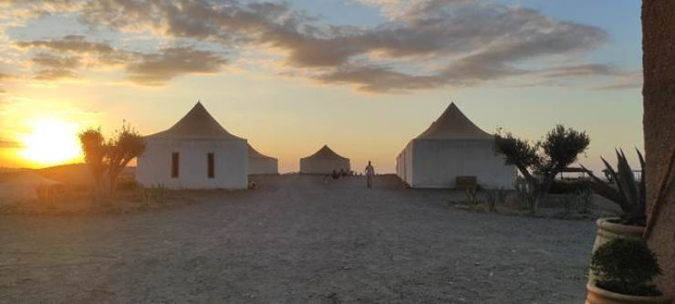 La città, il deserto, il mare